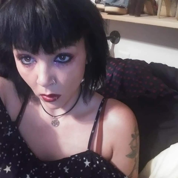 Meet your Posher, Tiane - Picture 2 of 2